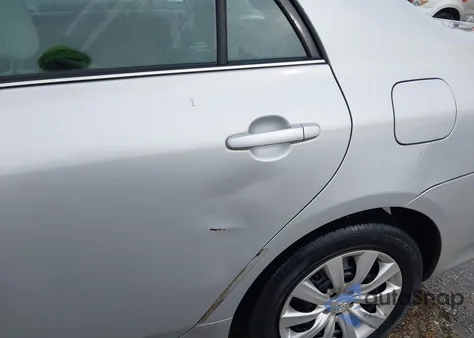 2013 Toyota Corolla Le z USA, uszkodzony, nr VIN 2T1BU4EEXDC090312